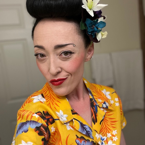 Meet your Posher, Sarah - Picture 2 of 2